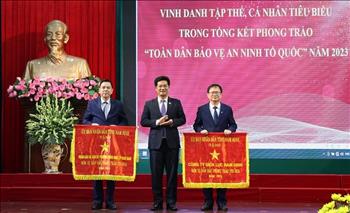 Công ty Điện lực Nam Định nhận Cờ thi đua 
