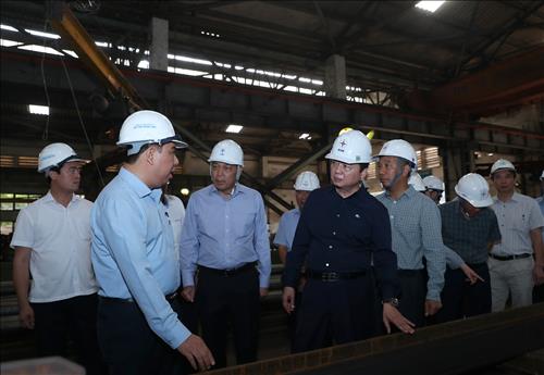 Chùm ảnh: Phó Thủ tướng Chính phủ Trần Hồng Hà kiểm tra công tác sản xuất cột thép cho Dự án đường dây 500kV mạch 3 