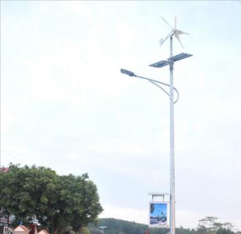 Đưa vào sử dụng đèn chiếu sáng công cộng năng lượng mặt trời tại thôn Sơn Tịnh (Bắc Giang)