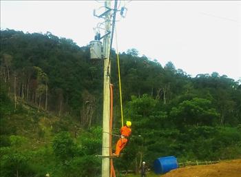 Xã cuối cùng của huyện Nam Giang - Quảng Nam đã có điện lưới