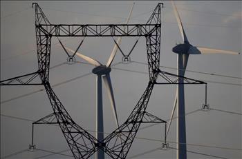 Các cơ sở sản xuất điện châu Âu cắt giảm 25% lượng khí thải carbon 