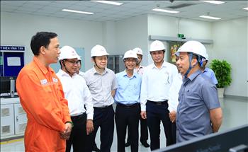 Chùm ảnh: Phó Tổng giám đốc EVN Ngô Sơn Hải kiểm tra tình hình vận hành tại Trung tâm Điện lực Vĩnh Tân