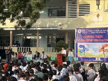 Điện lực AyunPa tuyên truyền tiết kiệm điện tại trường Tiểu học - THCS Lê Văn Tám