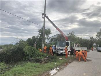 EVNCPC dồn sức xử lý sự cố điện do bão tại Thừa Thiên – Huế