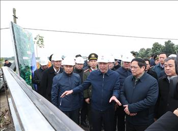Thủ tướng Chính phủ: Huy động sức mạnh toàn dân trong triển khai dự án đường dây 500kV mạch 3 từ Quảng Trạch đến Phố Nối