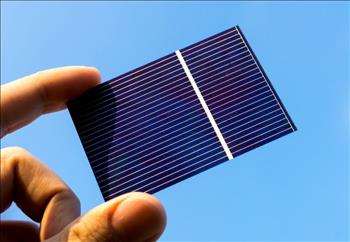 Các nhà nghiên cứu phát triển lớp phủ tự phục hồi cho pin mặt trời