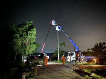 PC Quảng Bình nhanh chóng khôi phục sự cố lưới điện do giông sét, cấp điện trở lại cho hơn 58.500 khách hàng