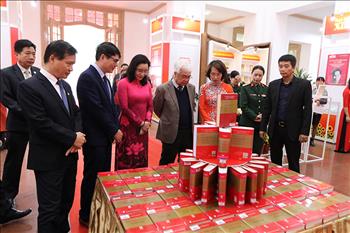 Hơn 1.000 tư liệu quý được trưng bày tại Triển lãm tư liệu “Đảng Cộng sản Việt Nam - Sáng mãi niềm tin”