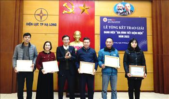 Điện lực thành phố Hạ Long trao giải thưởng “Gia đình tiết kiệm điện” năm 2023