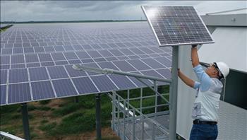 Mô hình điện mặt trời trên hồ thủy lợi đang “hút” nhà đầu tư