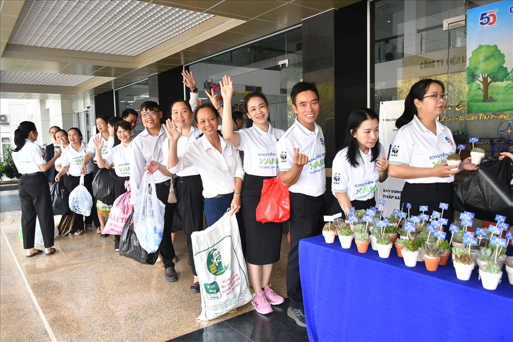 Các đơn vị trong EVN: Đa dạng hoạt động hưởng ứng “Chuyển dịch xanh – Tương lai xanh”