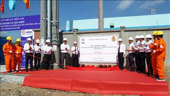 EVNSPC gắn biển công trình chào mừng Đại hội Đảng các cấp tại TBA 110kV Thủ Thừa