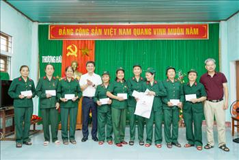 Đảng ủy EVNNPC tri ân Đại đội nữ pháo binh Ngư Thủy
