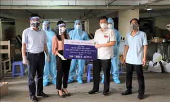 EVNGENCO 3 ủng hộ 600 triệu đồng tiếp sức cho tuyến đầu ở TP. Hồ Chí Minh