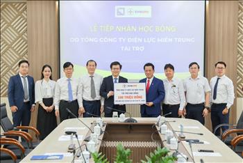 EVNCPC trao tặng học bổng cho sinh viên Trường Đại học Kinh tế Đà Nẵng