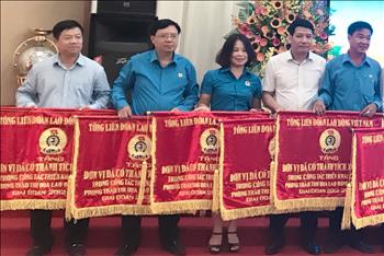 Công đoàn Điện lực Việt Nam nhận Cờ thi đua xuất sắc trong phong trào thi đua lao động sáng tạo