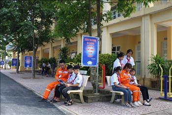 PC Bắc Giang tuyên truyền về an toàn, tiết kiệm điện tại Trường PTDT nội trú huyện Sơn Động