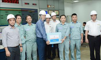 Chùm ảnh: Tổng giám đốc EVN kiểm tra tình hình sản xuất tại Công ty CP Nhiệt điện Hải Phòng
