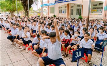 Điện lực Dương Minh Châu tổ chức tuyên truyền tiết kiệm điện tại Trường Tiểu học và Trung học cơ sở xã Phan