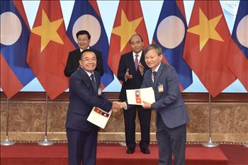 Tập đoàn Điện lực  Việt Nam (EVN) ký kết các Biên bản ghi nhớ với các Nhà đầu tư các dự án điện tại Lào