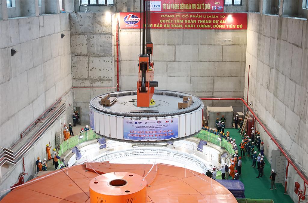 Dự án Thuỷ điện Hoà Bình mở rộng: Rotor nặng gần 600 tấn được hạ đặt thế nào?