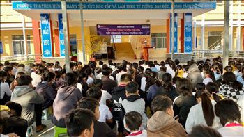 PC Long An tuyên truyền tiết kiệm điện tại trường Tiểu học và Trung học cơ sở Hưng Thạnh