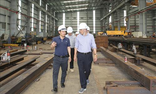 Chủ tịch HĐTV EVN kiểm tra tiến độ cung cấp cột thép và các vị trí móng Dự án đường dây NMNĐ Nam Định I – Phố Nối