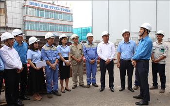 Tổng Liên đoàn lao động Việt Nam động viên khen thưởng Công ty TNHH Chế tạo cột thép Đông Anh đã hoàn thành cung cấp cột thép Dự án đường dây 500kV mạch 3