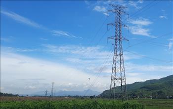 Đóng điện mạch 2 đường dây 220kV Dốc Sỏi – Quảng Ngãi