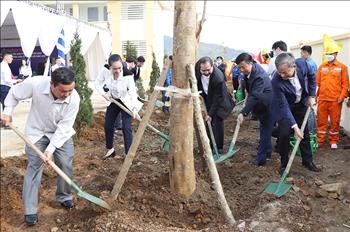Khánh thành Trường Phổ thông dân tộc bán trú tiểu học Mù Sang (Huyện Phong Thổ, Tỉnh Lai Châu) được Tập đoàn Điện lực Việt Nam tài trợ theo chương trình nghị quyết 30a của Chính phủ