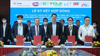 Ký hợp đồng 2 gói thầu thi công xây lắp dự án truyền tải phục vụ nhập khẩu điện từ Lào về Việt Nam