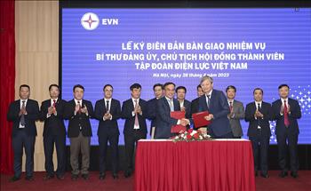 Lễ ký biên bản bàn giao chức trách, nhiệm vụ Bí thư Đảng ủy Tập đoàn và Chủ tịch Hội đồng thành viên Tập đoàn Điện lực Việt Nam