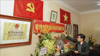 Đoàn công tác EVN dâng hương, thăm di tích quốc gia nơi Bác Hồ từng ở và làm việc tại nhà cụ Nguyễn Thị An (Tây Hồ, Hà Nội)