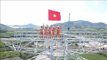 Chùm ảnh: Công đoàn đồng hành cùng người lao động trên công trường đường dây 500kV mạch 3