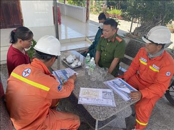 “Tổ liên quân bảo vệ đường dây và hành lang an toàn hệ thống truyền tải điện 500kV” tại Bình Thuận 