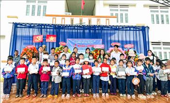 Công ty Thủy điện Đồng Nai trao học bổng cho học sinh nghèo vượt khó tỉnh Lâm Đồng và Đắk Nông