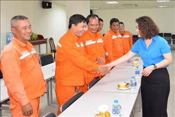 Công đoàn Điện lực Việt Nam thăm hỏi, động viên người lao động EVNHCMC nhân dịp tết Nguyên đán Giáp Thìn 2024