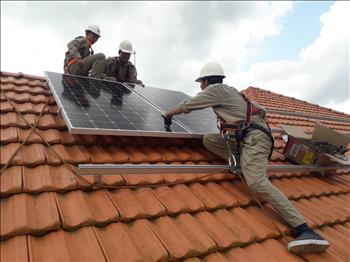 Bình Định khuyến khích hộ gia đình lắp đặt điện mặt trời mái nhà