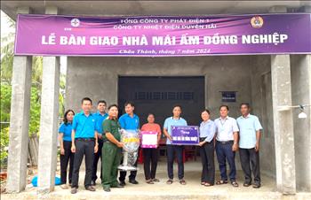 Công ty Nhiệt điện Duyên Hải trao tặng nhà “Mái ấm đồng nghiệp” cho người lao động hoàn cảnh khó khăn