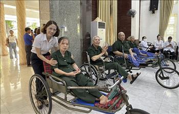 Công đoàn EVNHANOI thăm, tặng quà Trung tâm điều dưỡng thương binh Thuận Thành, tỉnh Bắc Ninh