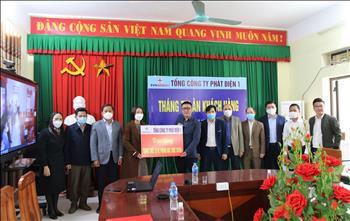 Tặng thiết bị 2 phòng học trực tuyến cho trường học tỉnh Bắc Giang