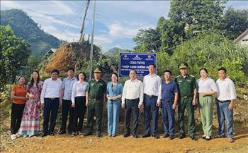 EVNHANOI tài trợ xây dựng công trình “Thắp sáng đường biên” tại Lào Cai