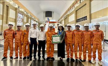 Phó Chủ tịch Công đoàn Điện lực Việt Nam thăm hỏi, động viên người lao động Nhà máy Thủy điện Ialy