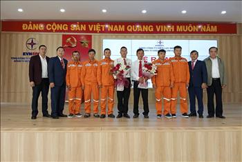 PC Lâm Đồng ra mắt Đội thi công sửa chữa điện nóng (hotline)