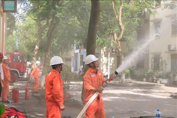 Công ty CP Nhiệt điện Hải Phòng tổ chức diễn tập phương án chữa cháy và cứu nạn cứu hộ
