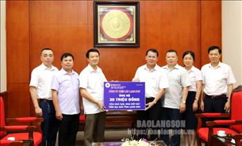 PC Lạng Sơn trao kinh phí hỗ trợ xóa nhà tạm, nhà dột nát