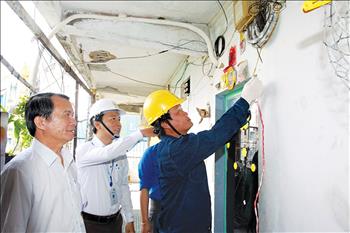 TP.HCM: “Siết” an toàn điện trong khu dân cư