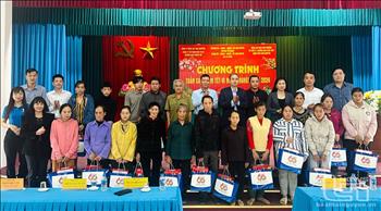Công ty Điện lực Thái Nguyên: Tặng quà Tết cho người nghèo tại Phú Lương và Võ Nhai