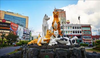 Độc đáo thành phố Mèo ở Malaysia