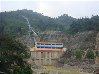 Quảng Nam: Nhiều hồ thủy điện "khát" nước vẫn đẩy mặn cho hạ du